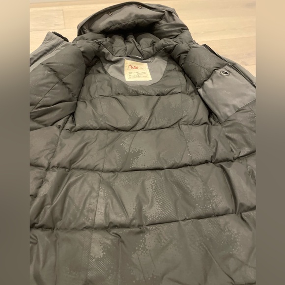 Aritzia Bancroft Down Jacket in dark grey - Picture 6 of 8
